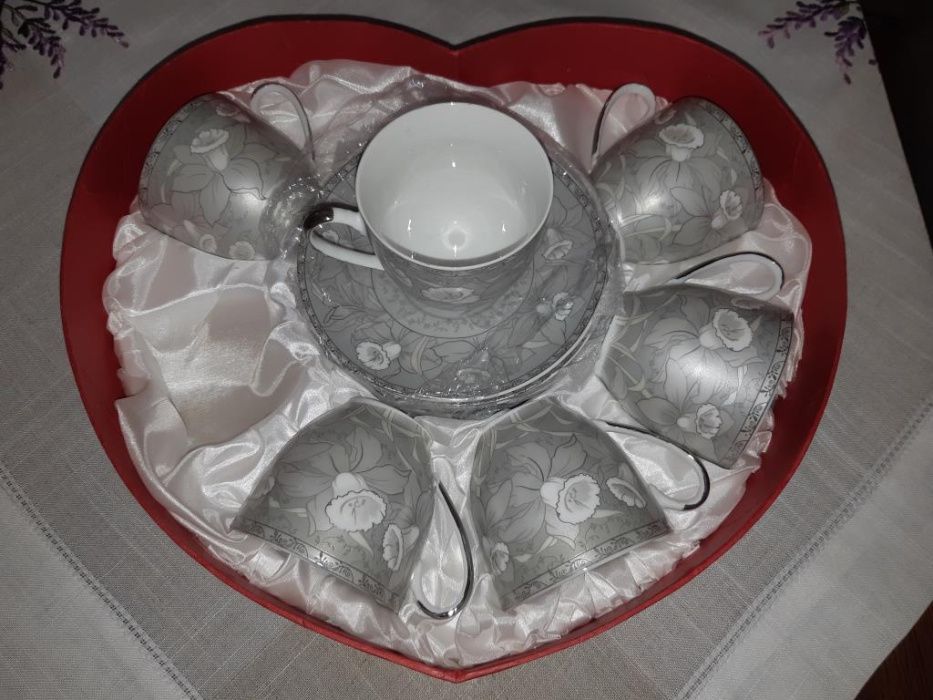 Set cafea format din 6 cani +6 farfurii