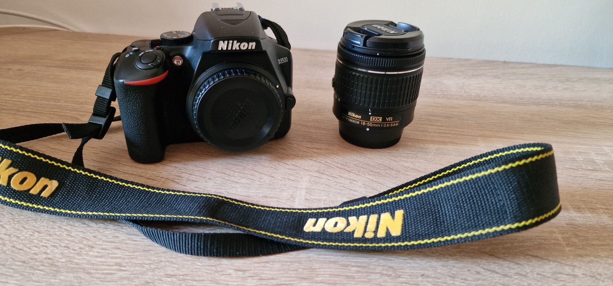 Nikon D3500 + obiectiv Nikkor 18-55mm VR