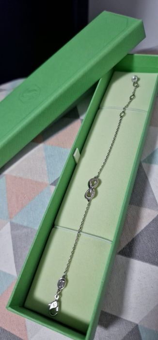 Vand bijuterii swarovski/pandora folosite in stare foarte buna!!!