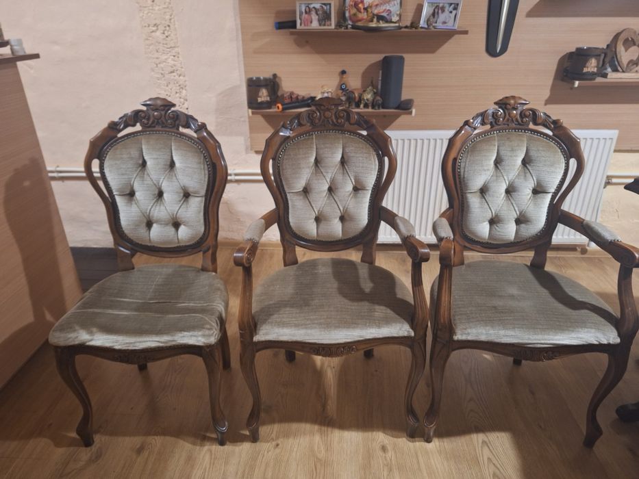 Маса със столове