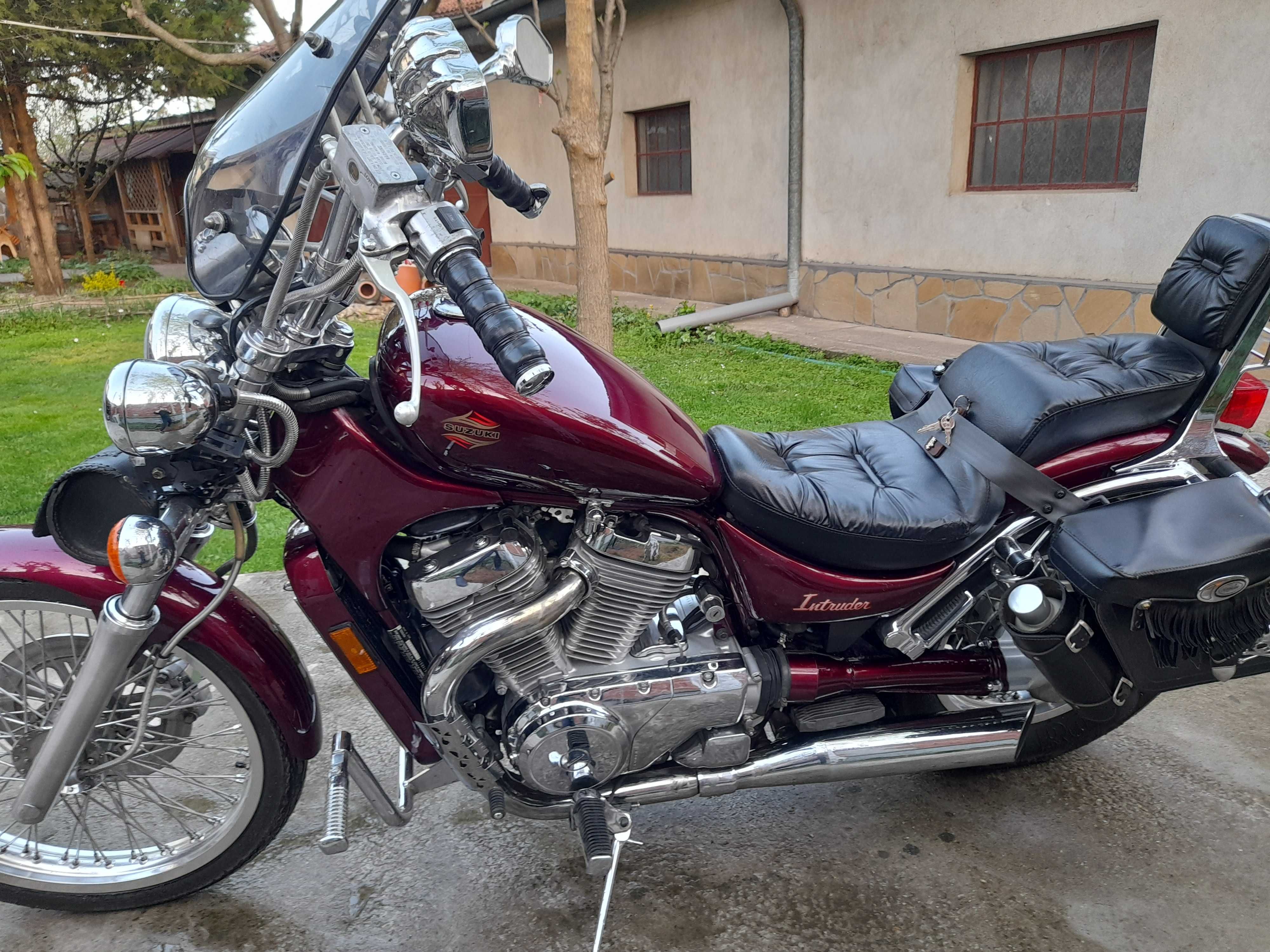 Suzuki Intruder 750 - мотоциклет, чопър.