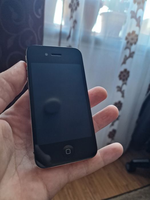 iPhone 4 16GB – Funcțional, perfect pentru colecționari