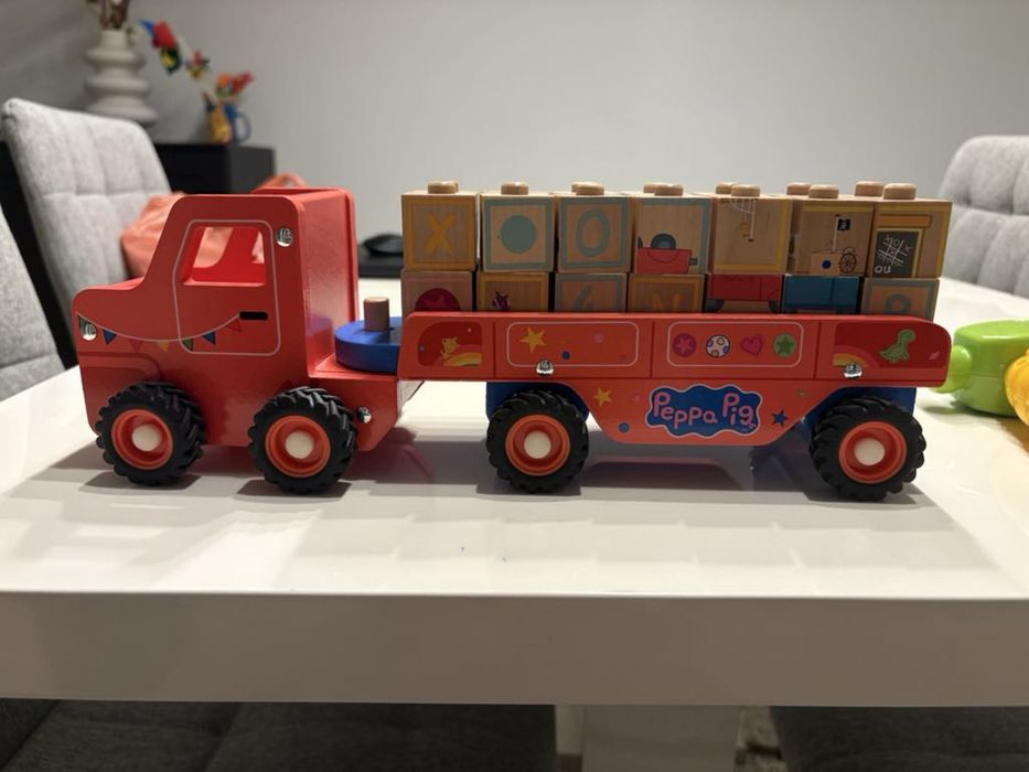 Camion cu remorcă Peppa Pig