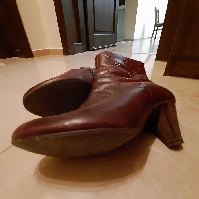 Дамски ботуши цвят бордо