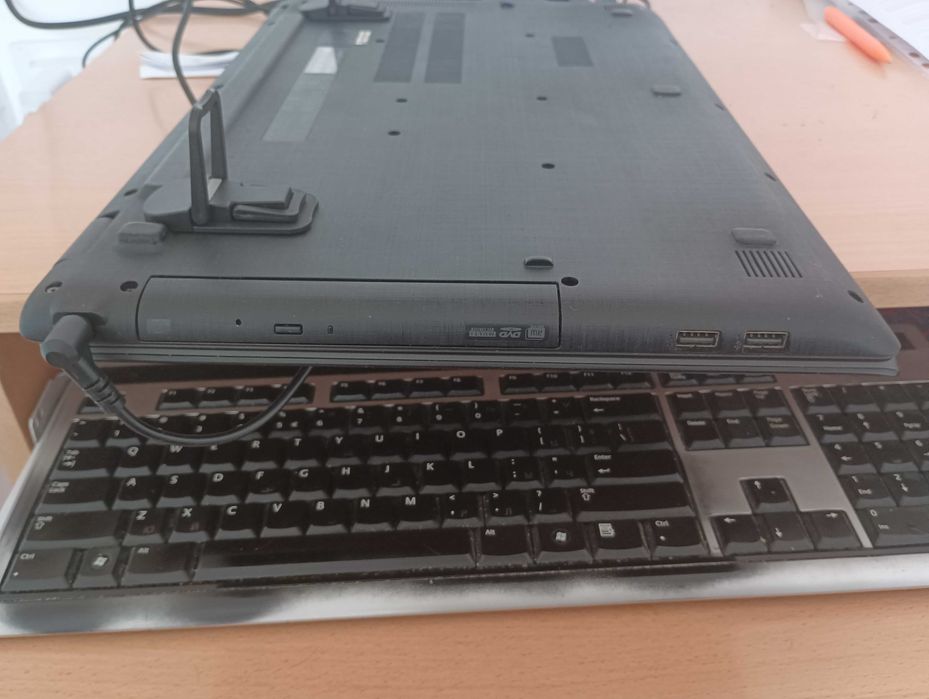 Продавам Лаптоп Acer Aspire E 17