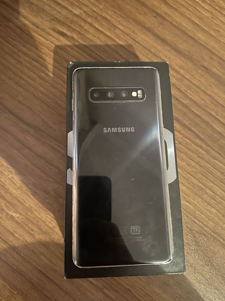 Продам Samsung S10 неудачно упал