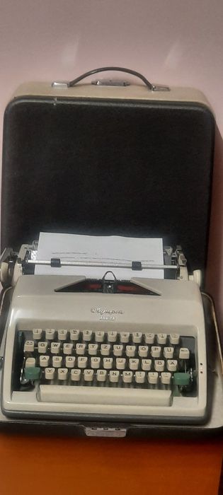 Mașină de scris Olympia Monica