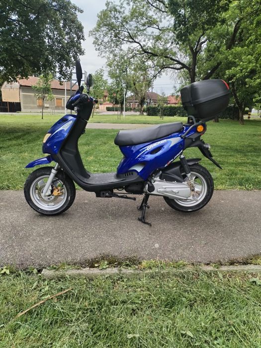 Vand scuter de 49 cc