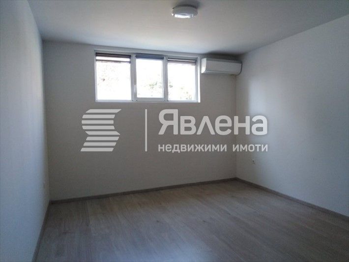 Офис в идеален център