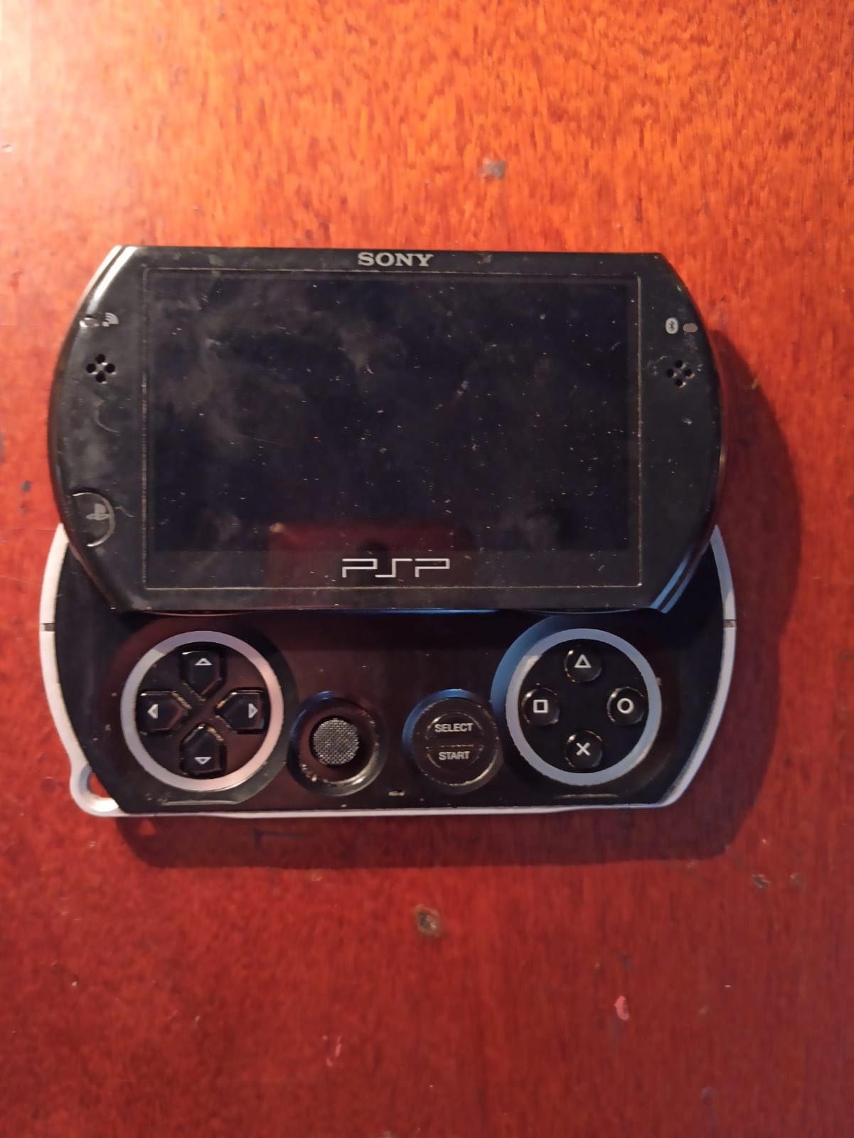 Продам psp go с коробкой