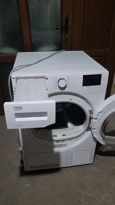 Vând uscator de rufe 9 kg, 16 programe clasa B