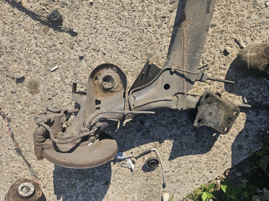 punte spate skoda rapid 2014