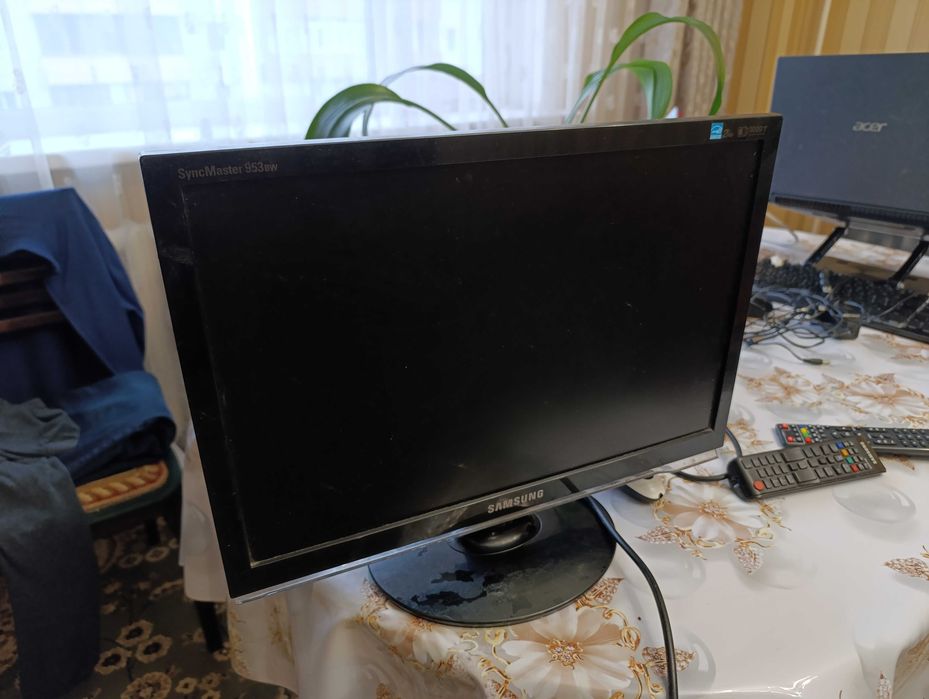 Монитор Samsung Syncmaster 953 BW