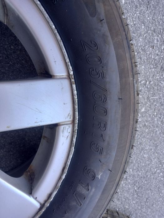 4 броя гуми с джанти може и поотделно