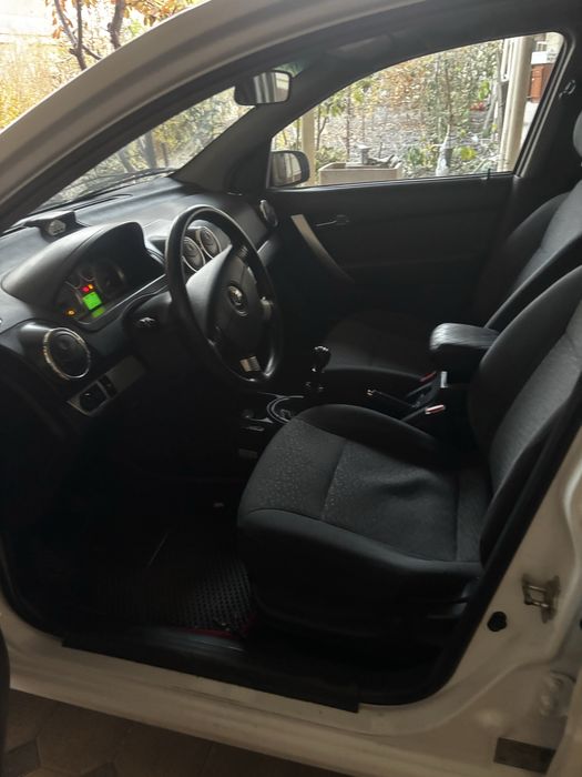 Нексия -3 сотилади