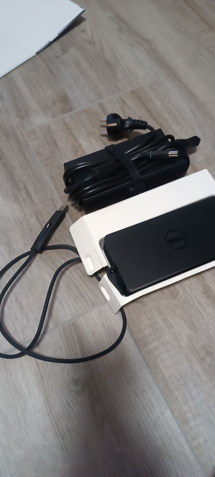 Универсална Докинг станция Dell Universal Dock D6000