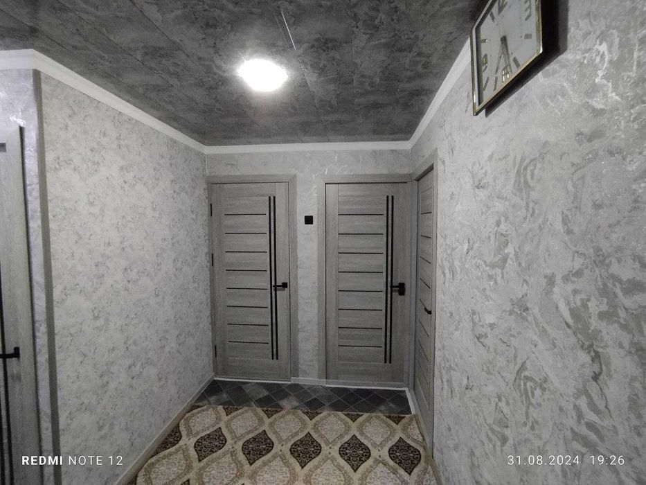 Олтин Олма районида 4 хонали квартира сотилади