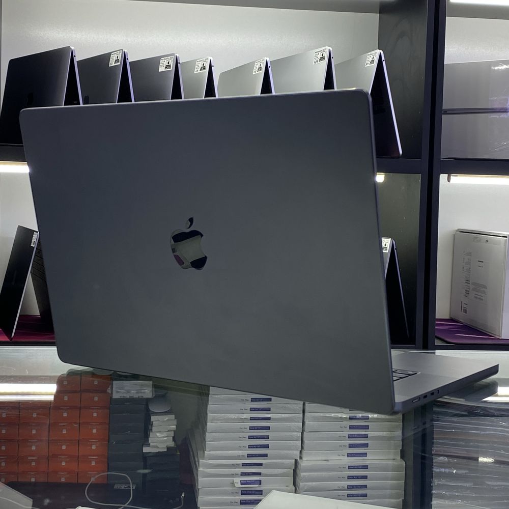 MacBook Pro M3 Pro / 18 / 512 / 27 sikl 98%