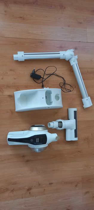 Aspirator Livington Prime pe acumulator.