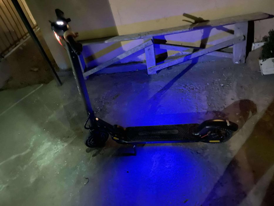 Am o trotinate electrica dac va inyererseaza vine cu incarcator cu tot
