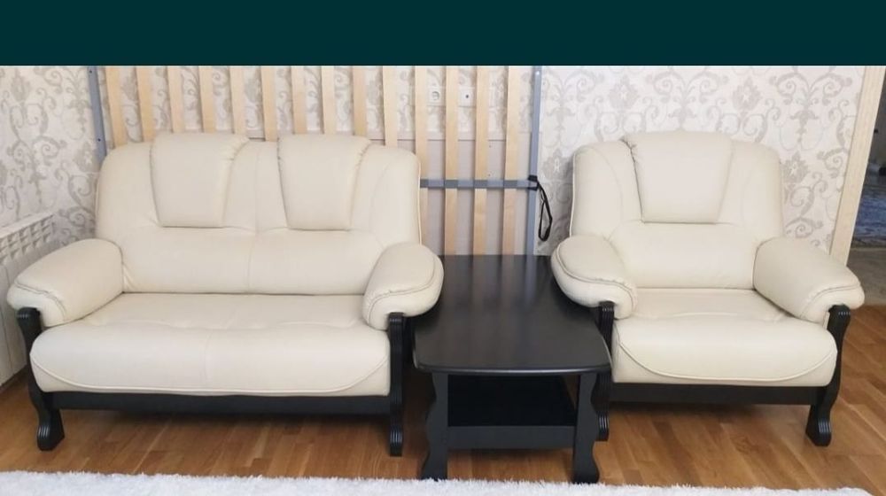 Продам кожаный мягкий мебель.