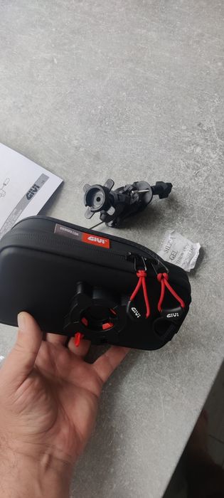 Husa universala smartphone Givi cu sistem fixare , pt moto