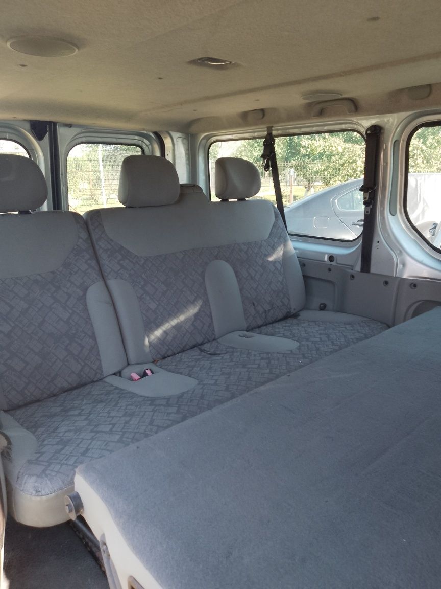 Dezmembrez Opel Vivaro 2006 1.9 cdti 6 trepte Orice piesa disponibila