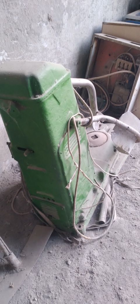 Pekxleb chiqaradigan  pekarniy xamma narsasi bor