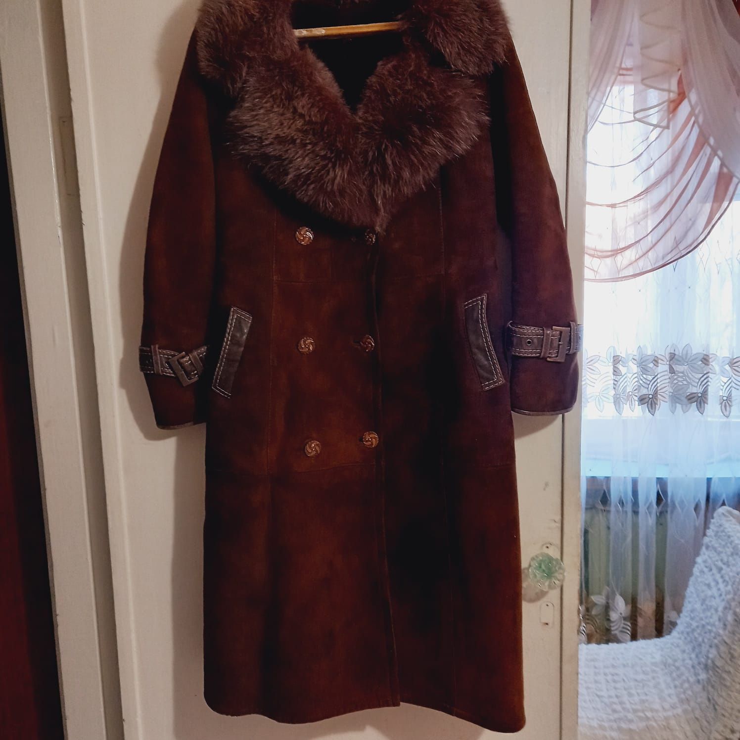 Продам женскую натуральную замшевую дублёнку