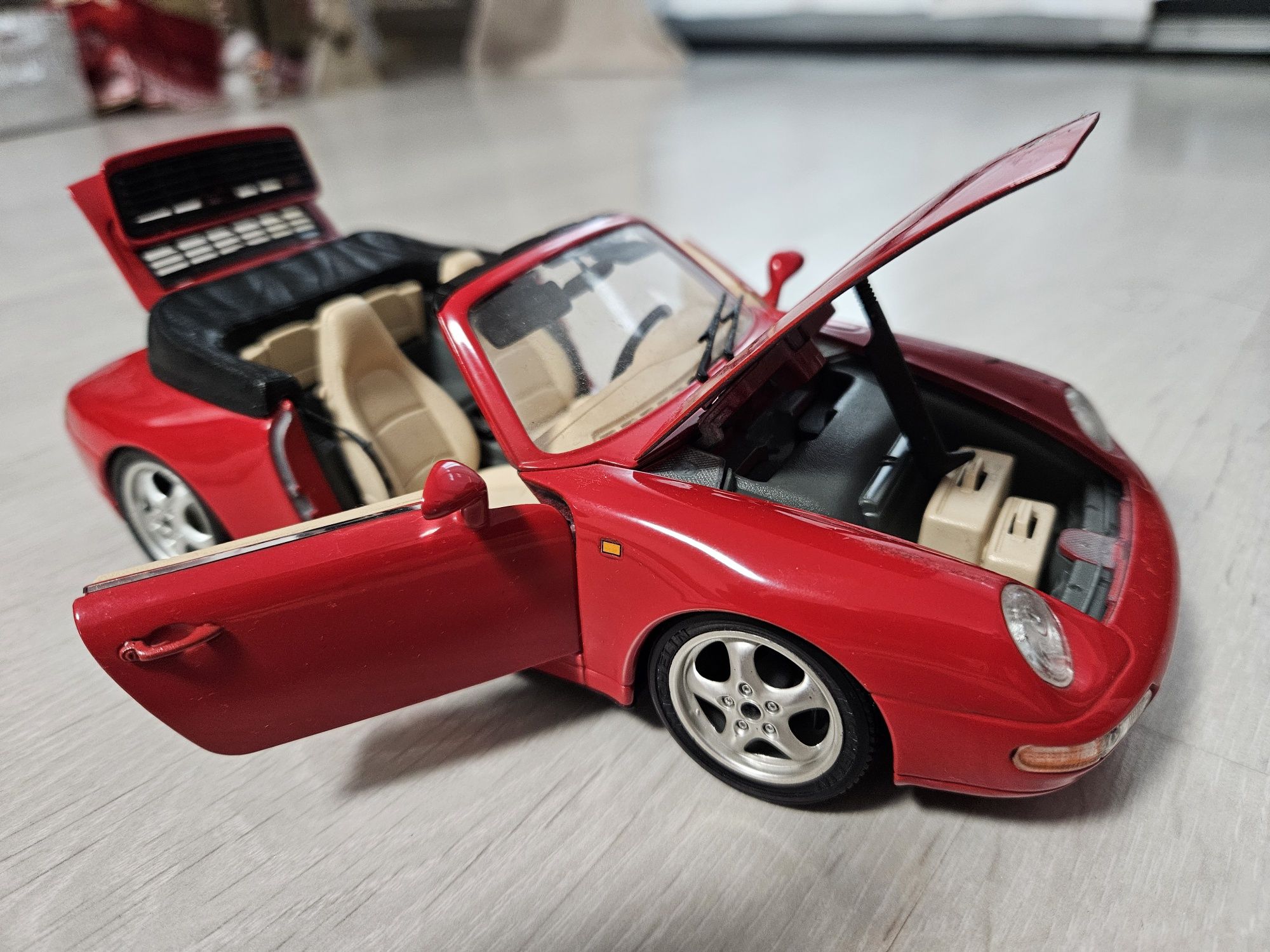 Macheta Porsche 911 Carrera 1:18 Impecabila