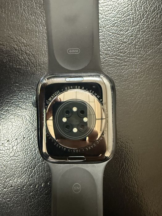 Apple watch 8 45mm sotiladi.