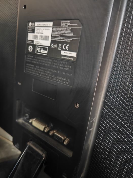 Monitor LG 24 dyum sotiladi