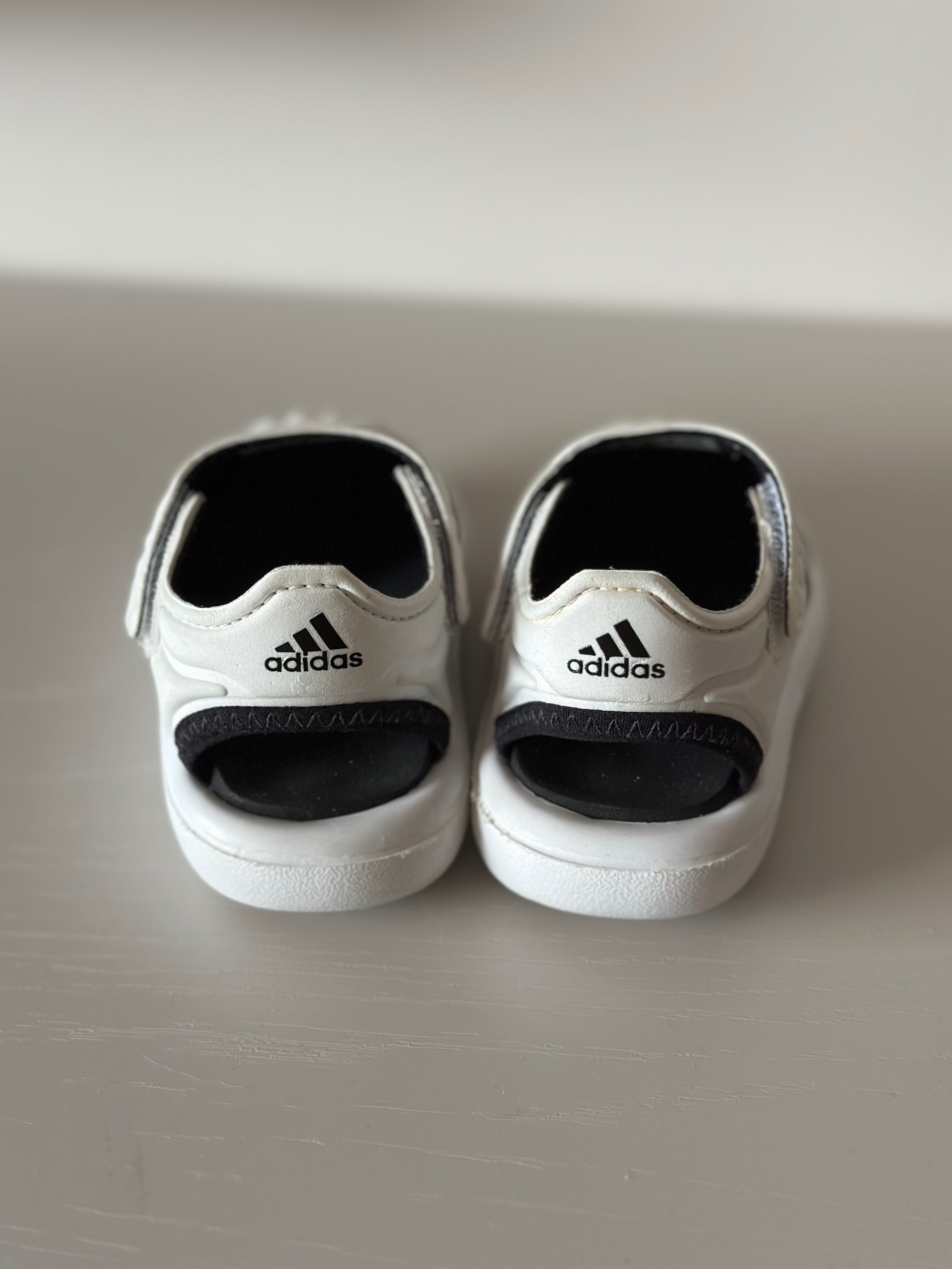 Детски затворени сандали Adidas