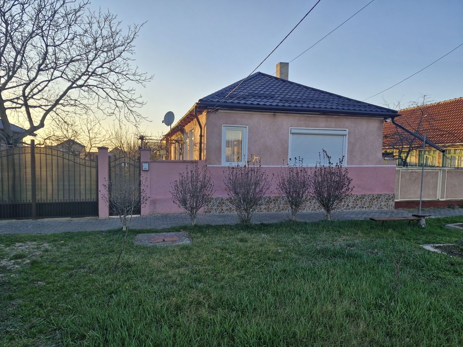 Casă renovată 140 mp, grădină 1550 mp, aproape de centru – Pâncota