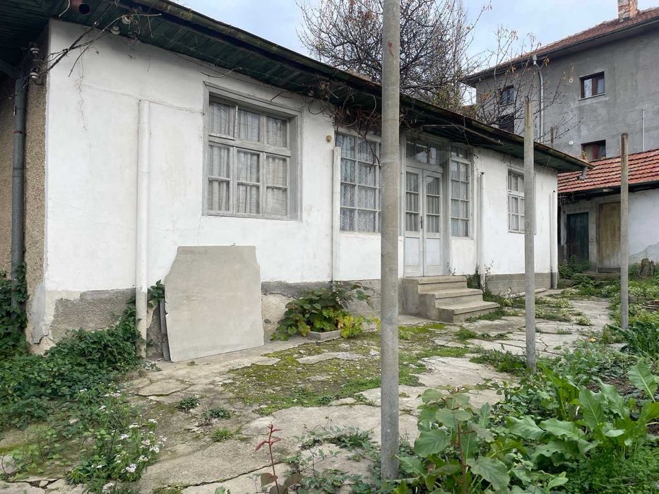 Едноетажна къща Карлово с двор 553 кв.м. 95783