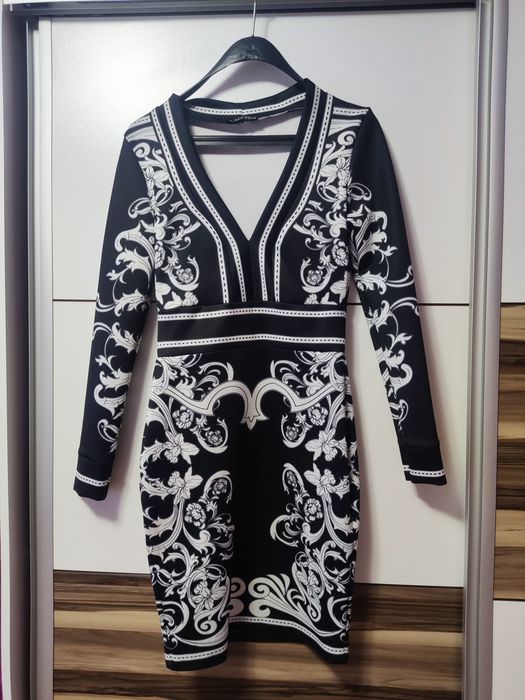 Рокля  с дълъг ръкав