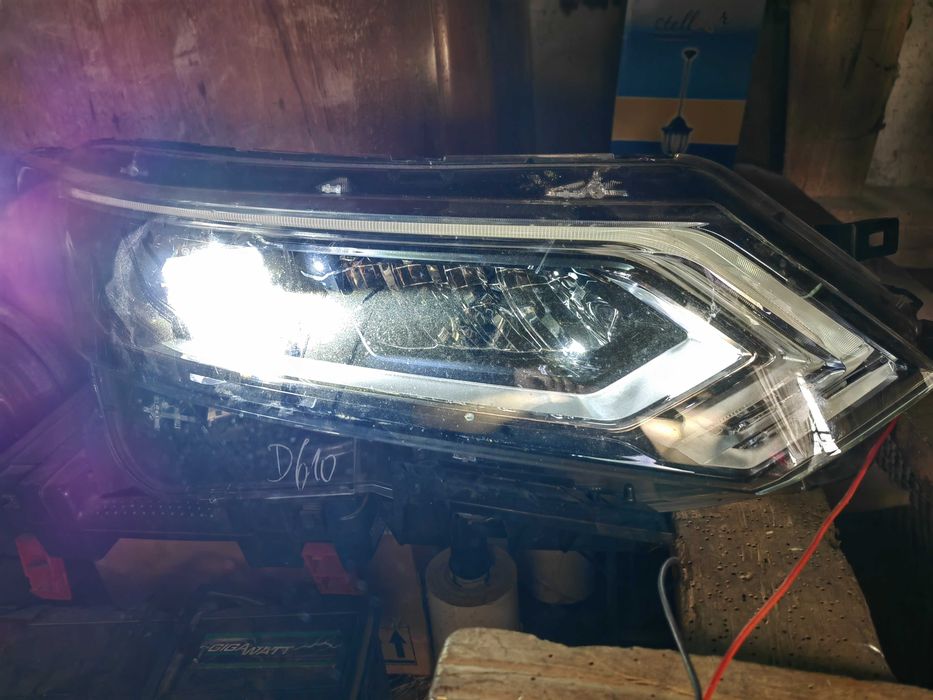 Фар Nissan Qashqai LED десен / Фар Нисан Кашкай Оригинален