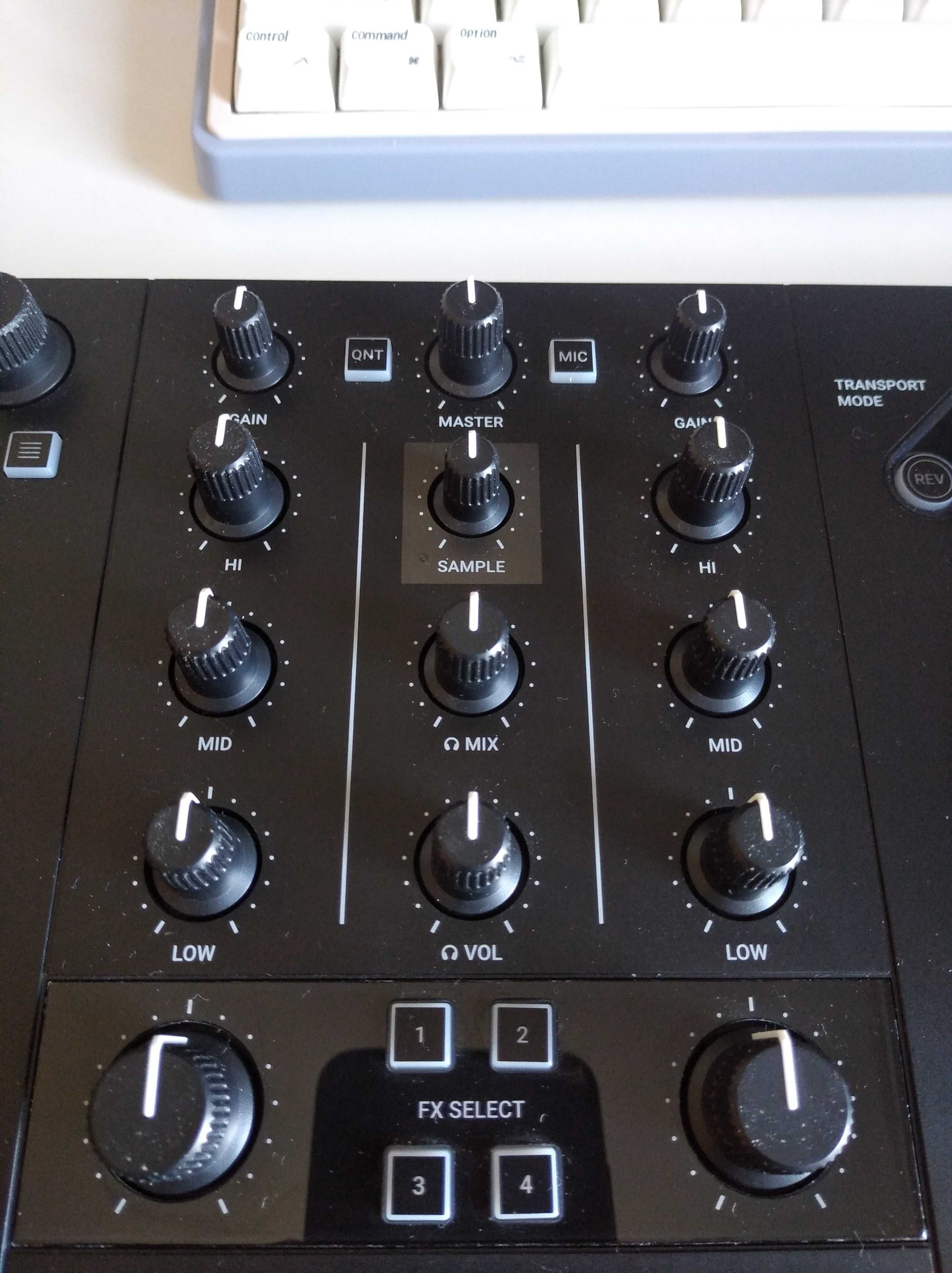 DJ контроллер Native Instruments Traktor Kontrol S2 MK3