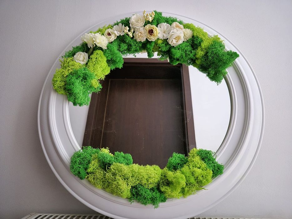 Oglinda decorata cu licheni