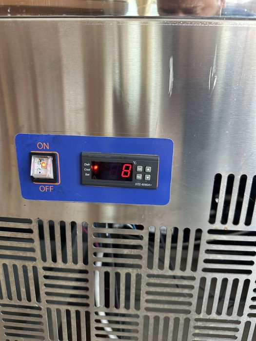 Холодильник срочно сотилади