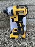 Нов импакт Dewalt DCF887 с батерия 2Ah