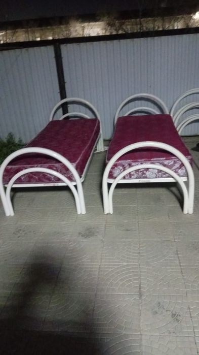 Кровать железная  с матрасом