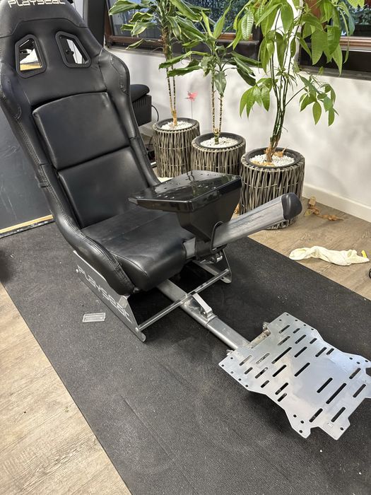 Playseat Evolution – cockpit racing pentru volan, stare bună