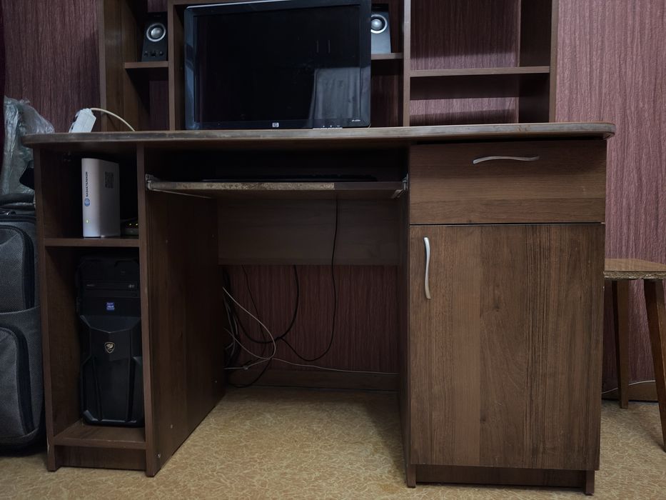 Компьютерный стол