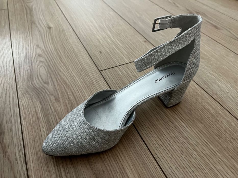Pantofi cu toc mic