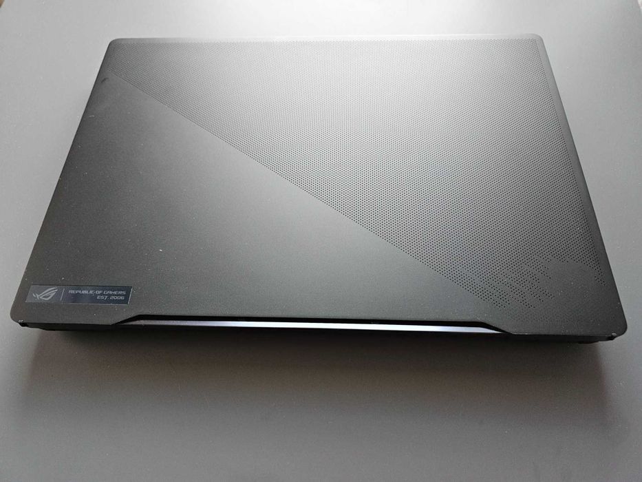 Лаптоп Asus ROG Zephyrus M16, i9-13900H, RTX 4070, 32GB RAM, 1TB SSD