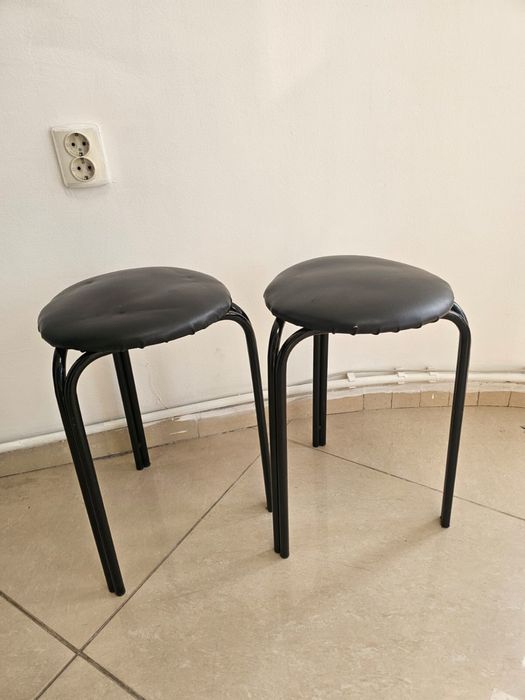 2 Табуретки в отличном состоянии