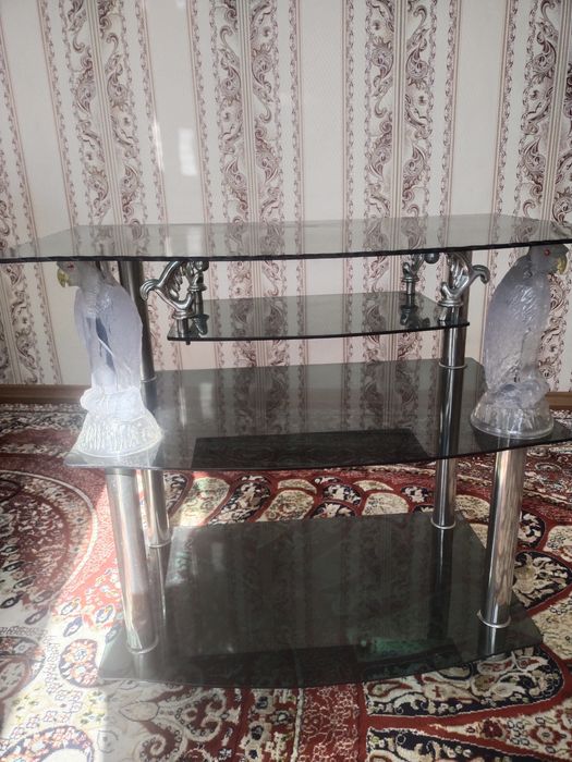 Б/у.   Подставка для телевизора  стеклянная  4000 тенге