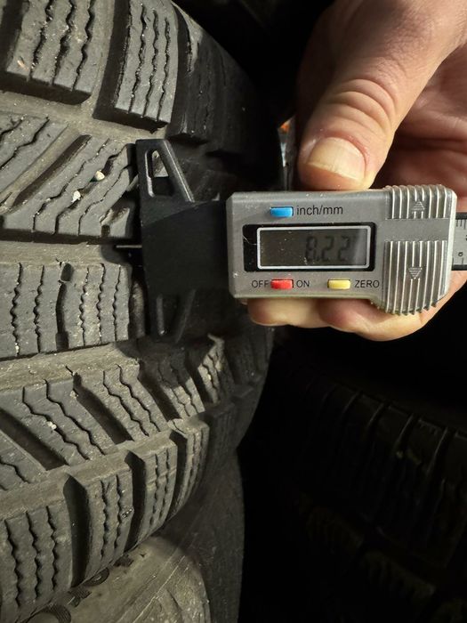 Vând anvelope iarna 245/40R19