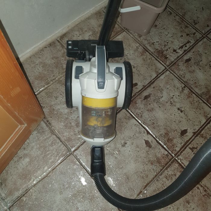 Пылесос в хорошем состоянии бу Karcher
